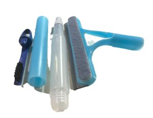 SQUEEGEE WITH SPRAY BOTTLE